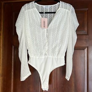 MISSGUIDED NWT Embroidered Long sleeve Bodysuit Size 6